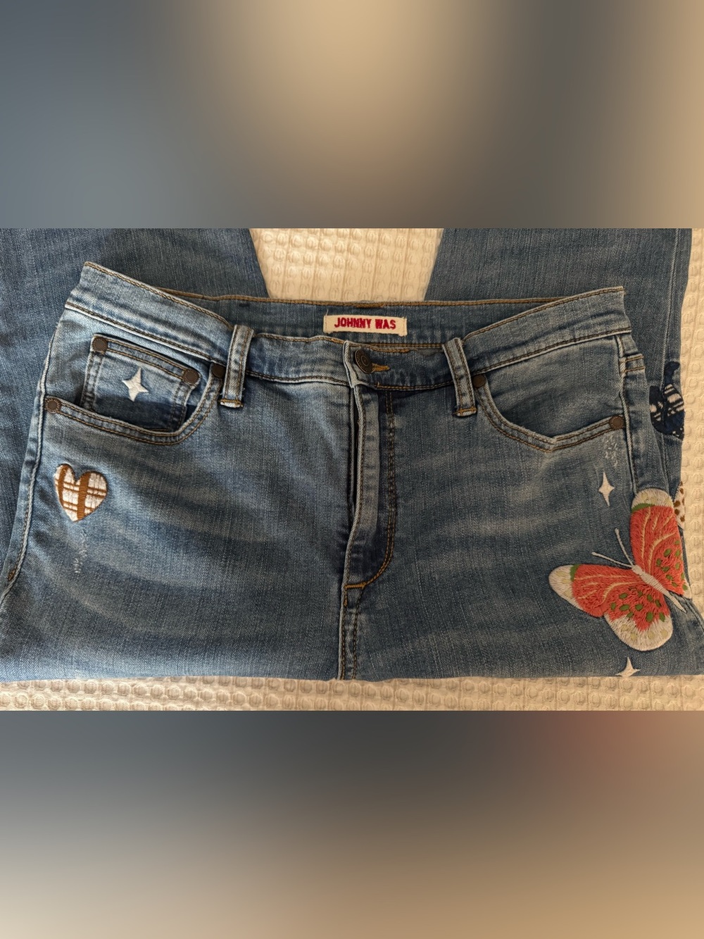 Johnny Was Embroidered Jeans / Medium Indigo / Size 28